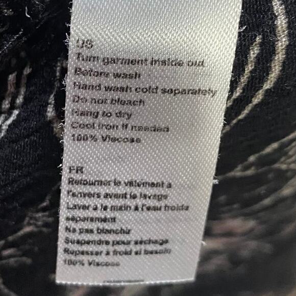 Amuse Society Floral Print Blouse Top Keyhole Tie Neckline Black Light Pink S - Picture 8 of 8